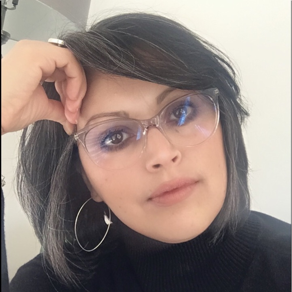 Meet your Posher, Claudia